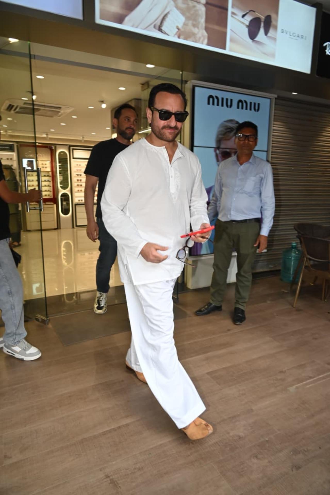 Saif Ali Khan was seen at an optics store in Bandra in an all-white cosy and laid-back outfit.&nbsp;